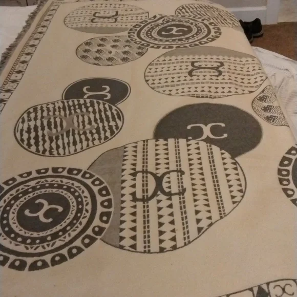 Throw Blanket w/fringe .55" soft gorgeous warm cozy. Happy holidays shawl - Picture 5 of 5